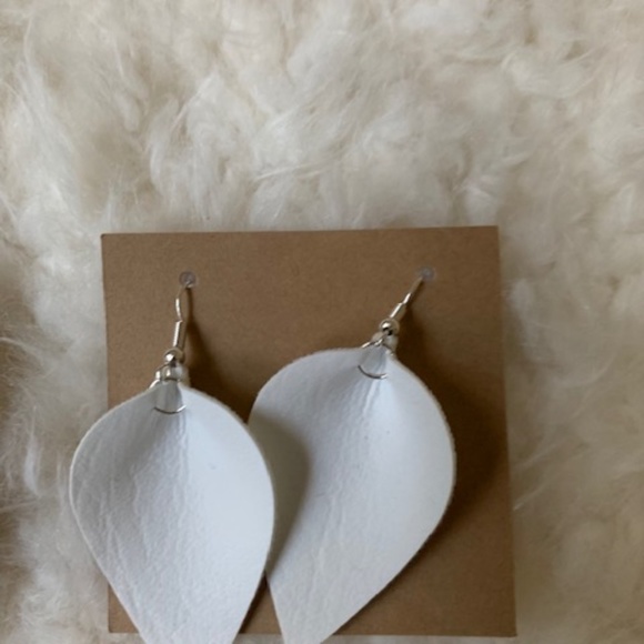 Be Sporty Earrings - Picture 3 of 5